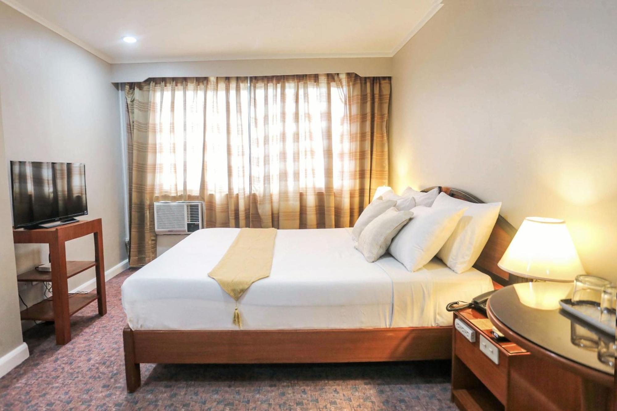 Holiday Plaza Hotel - Cebu Dış mekan fotoğraf
