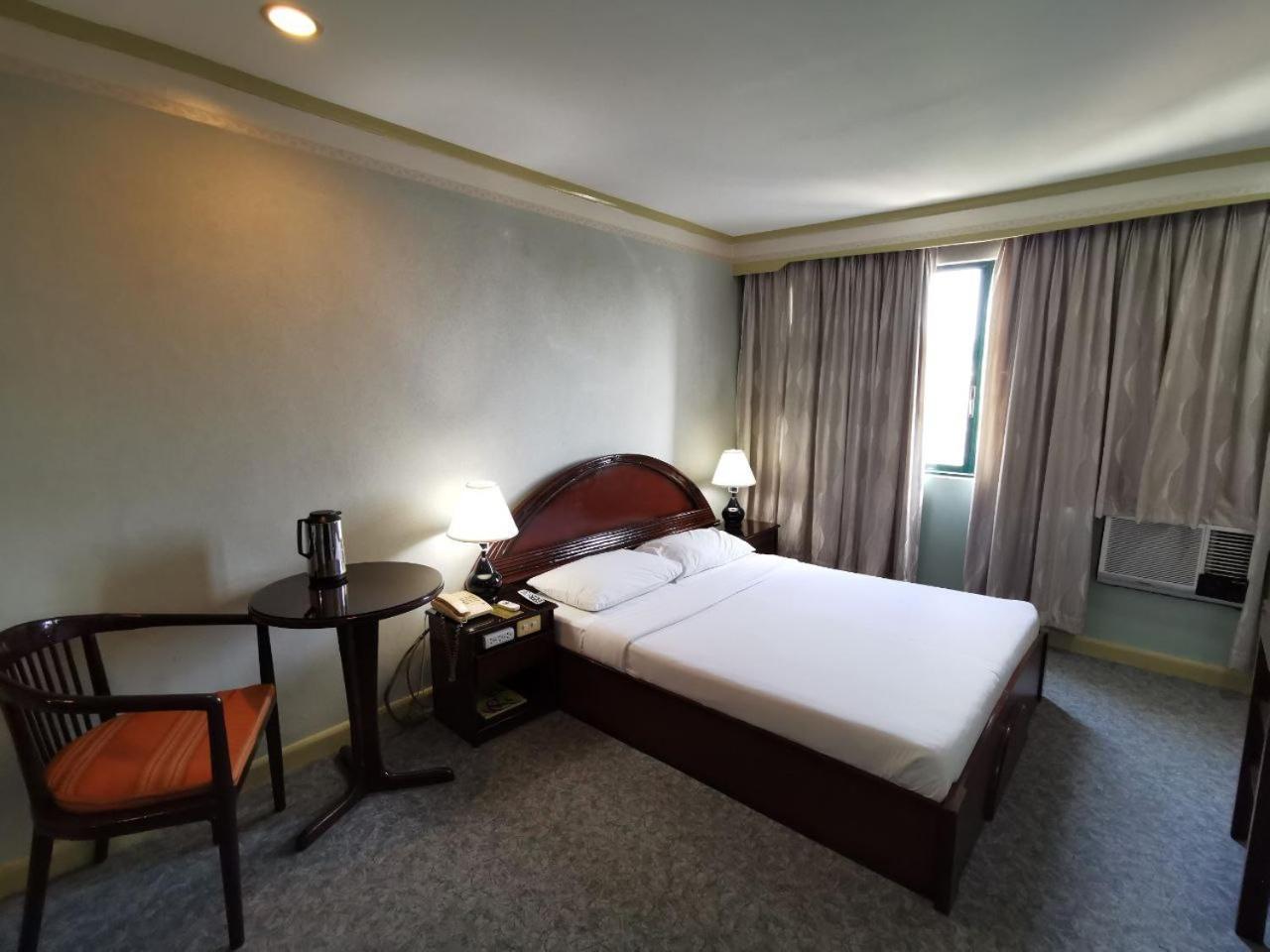 Holiday Plaza Hotel - Cebu Dış mekan fotoğraf